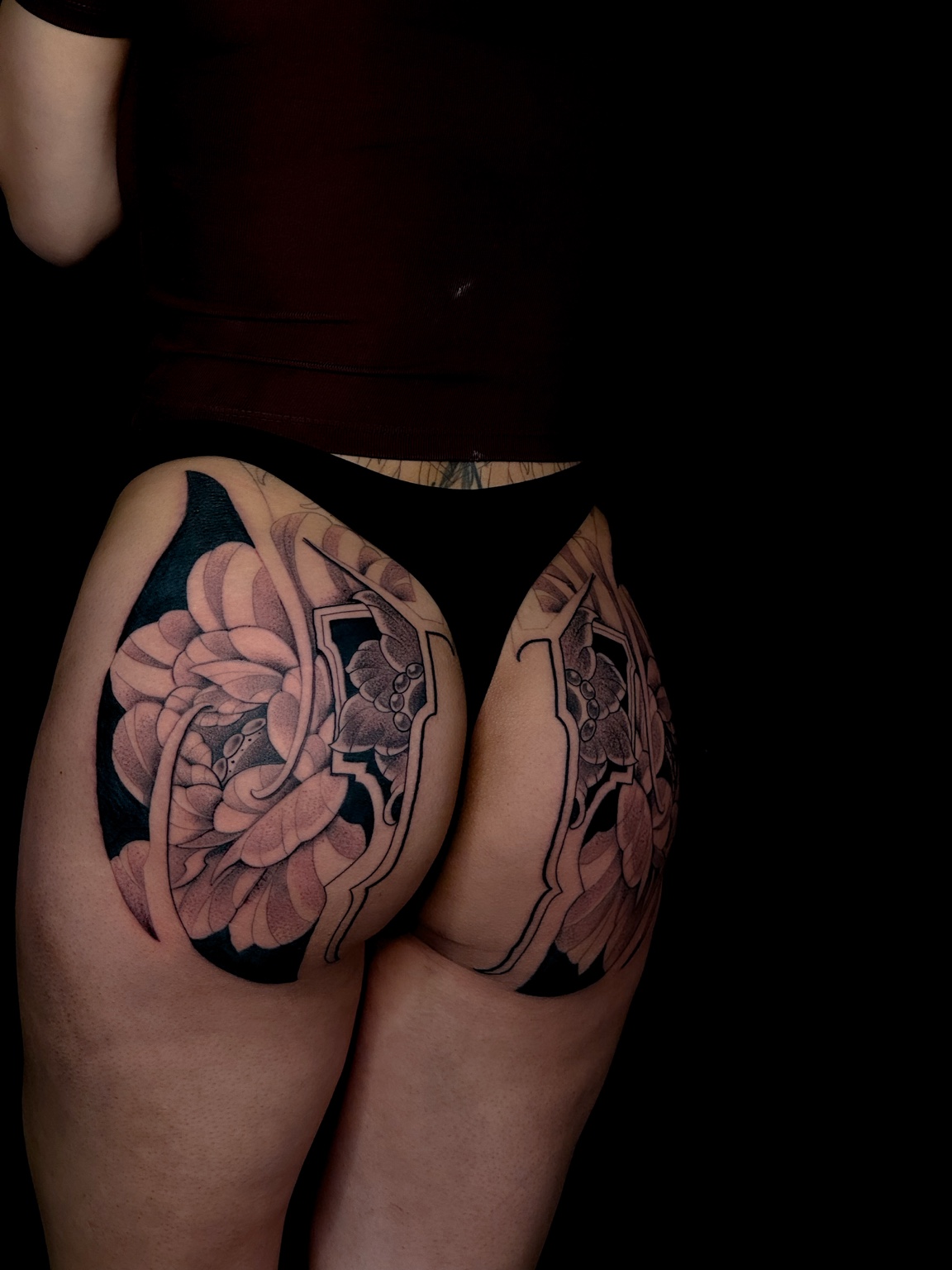 Blackwork floral leg tattoo by Digo