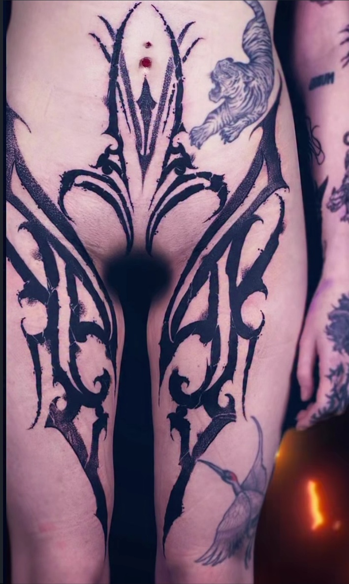 Blackwork thigh composition by Digo